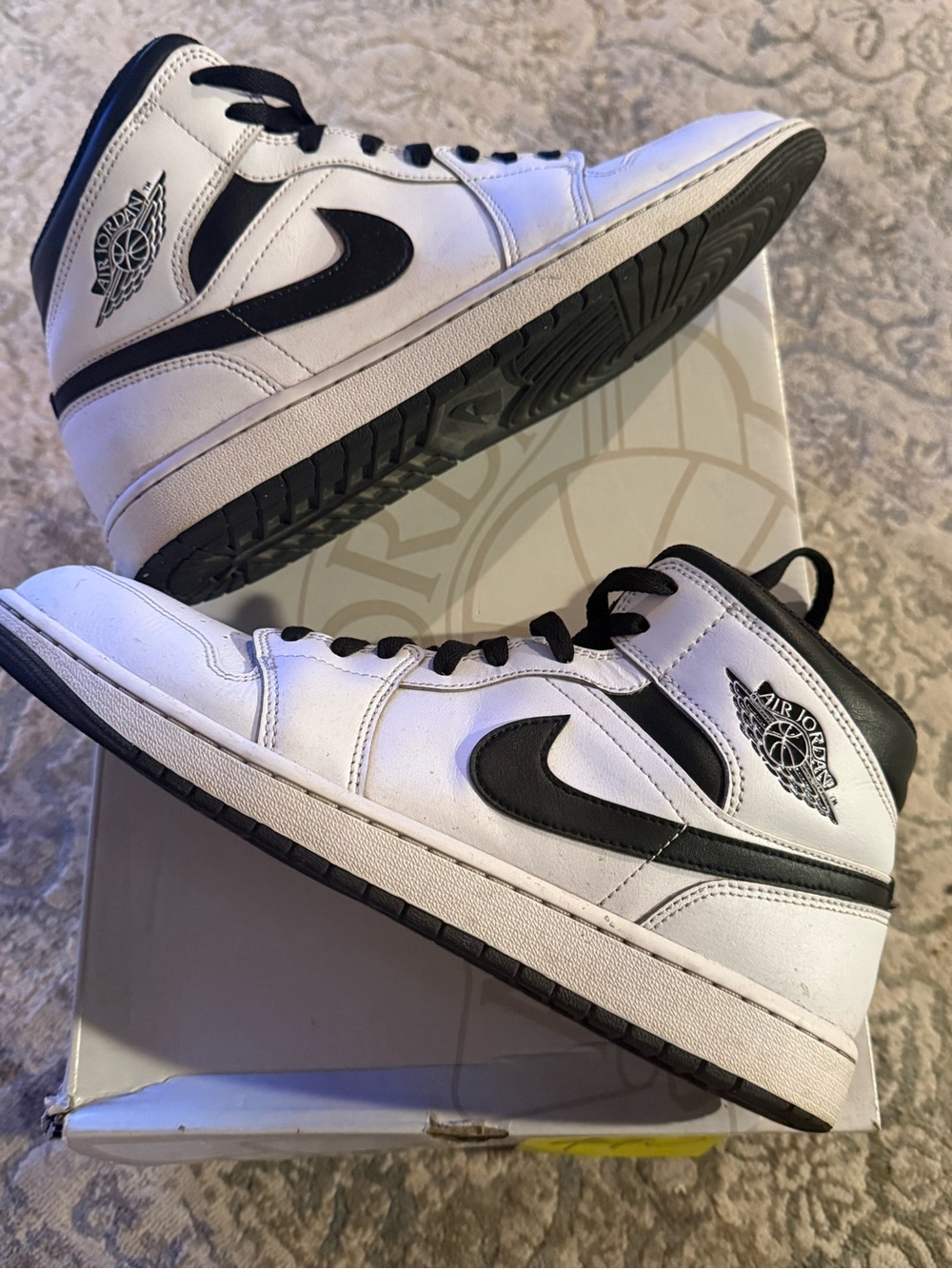 Jordan 1 Mid Reverse Panda - Black & White Mid-Top Sneakers